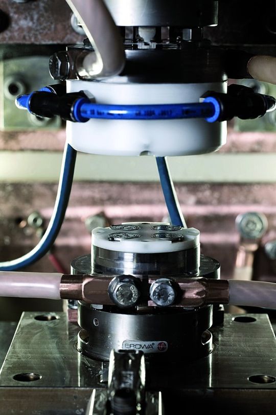 Besonders in der Serienfertigung spielt das Precise Electrochemical Machining (PEM) seine Vorteile aus. Mit diesem dem Senkerodieren ähnlichen Verfahren können hochgenaue, metallische Bauteile hergestellt werden. Bild: Pemtec Besonders in der Serienfertigung spielt das Precise Electrochemical Machining (PEM) seine Vorteile aus. Mit diesem dem Senkerodieren ähnlichen Verfahren können hochgenaue, metallische Bauteile hergestellt werden. Bild: Pemtec