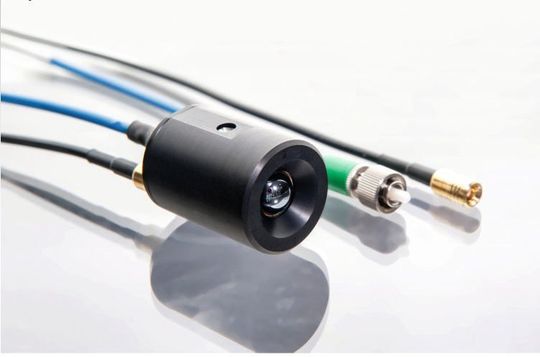 Messen mit Terahertz: Ein fasergekoppeltes Sender- und Empfängermodul des Fraunhofer HHI. Messen mit Terahertz: Ein fasergekoppeltes Sender- und Empfängermodul des Fraunhofer HHI.