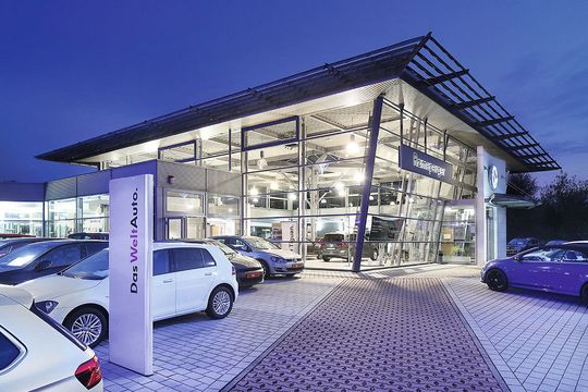 Einladend und offen präsentiert sich der Nürtinger Betrieb von Ramsperger Automobile. Einladend und offen präsentiert sich der Nürtinger Betrieb von Ramsperger Automobile.