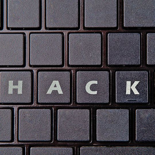 Datengefährdender Hack oder nervenraubender Fehlalarm? Die neue Fraunhofer-Software soll die Fehlerrate bei der Identifizierung von Cyberattacken reduzieren. Datengefährdender Hack oder nervenraubender Fehlalarm? Die neue Fraunhofer-Software soll die Fehlerrate bei der Identifizierung von Cyberattacken reduzieren.