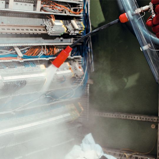 Eine regelmäßige Wartung elektrischer Anlagen dient sowohl einer langen Verfügbarkeit als auch der Arbeitssicherheit und ist dementsprechend durch verschiedene Vorschriften und Normen vorgegeben. Eine regelmäßige Wartung elektrischer Anlagen dient sowohl einer langen Verfügbarkeit als auch der Arbeitssicherheit und ist dementsprechend durch verschiedene Vorschriften und Normen vorgegeben.