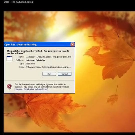Die neue Version der Infy-Malware kommt als E-Mail mit angehängter PowerPoint-Datei, die dann ein pausiertes Video simuliert und das Opfer damit zu einem Klick auf "Ausführen" verleiten will. Die neue Version der Infy-Malware kommt als E-Mail mit angehängter PowerPoint-Datei, die dann ein pausiertes Video simuliert und das Opfer damit zu einem Klick auf "Ausführen" verleiten will.