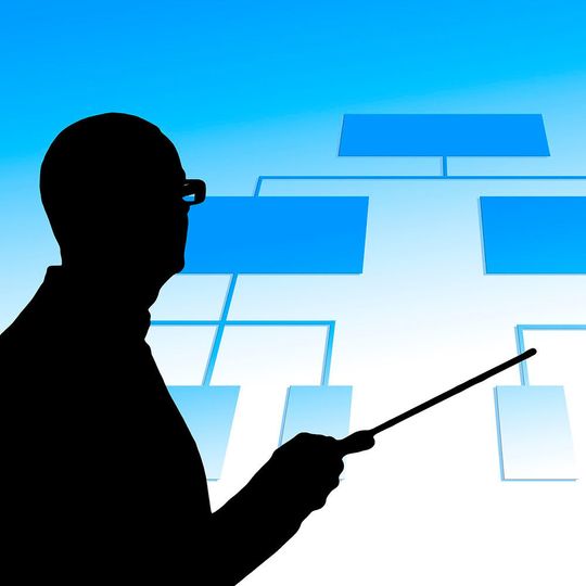 Social Engineering birgt ein hohes Schadenspotenzial. Unternehmen müssen ihre Mitarbeiter deshalb für die Gefahren und Methoden des Social Engineering sensibilisieren. Social Engineering birgt ein hohes Schadenspotenzial. Unternehmen müssen ihre Mitarbeiter deshalb für die Gefahren und Methoden des Social Engineering sensibilisieren.