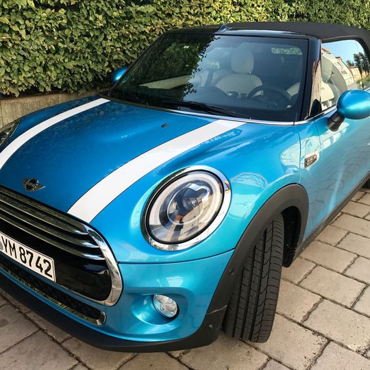 Mit rund 6.000 Neuzulassungen ist das Mini Cabriolet in den ersten sieben Monaten des ersten vollen Verkaufsjahrs erfolgreich unterwegs. Mit rund 6.000 Neuzulassungen ist das Mini Cabriolet in den ersten sieben Monaten des ersten vollen Verkaufsjahrs erfolgreich unterwegs.