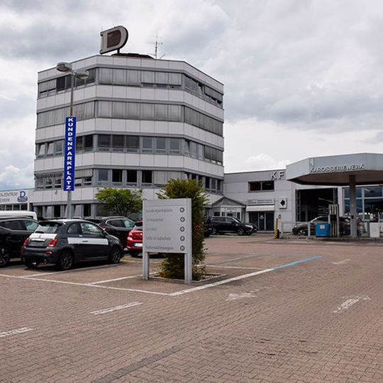 Das Autohaus Dirkes in Köln ist Deutschlands größter Fiat- und Abarth-Händler. Das Autohaus Dirkes in Köln ist Deutschlands größter Fiat- und Abarth-Händler.
