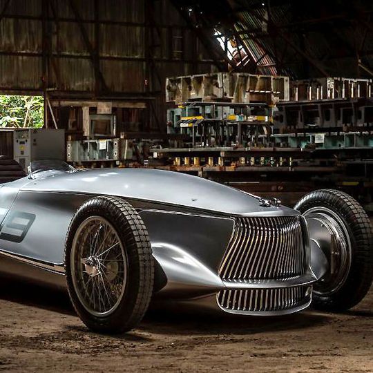 Mit dem Prototype 9 haben Infiniti-Designer, -Entwickler und -Karosseriebauer eine Studie entwickelt, die den Stil der Rennwagen der 1940er Jahre aufnimmt. Mit dem Prototype 9 haben Infiniti-Designer, -Entwickler und -Karosseriebauer eine Studie entwickelt, die den Stil der Rennwagen der 1940er Jahre aufnimmt.