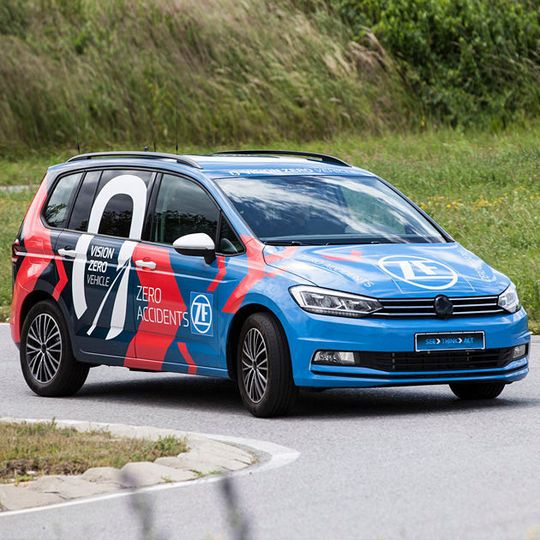 Das Vision Zero Vehicle von ZF soll sowohl sicher als auch umweltfreundlich sein. Das Vision Zero Vehicle von ZF soll sowohl sicher als auch umweltfreundlich sein.
