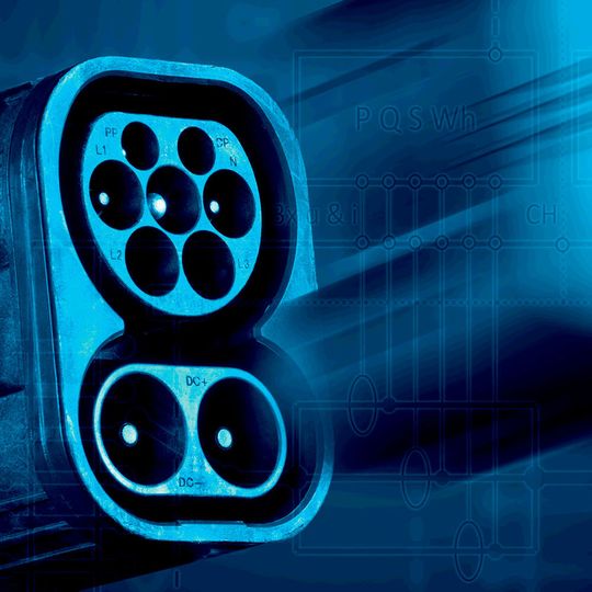 Kommt wirklich die abgerechnete Menge Strom durch den Stecker? Die Physikalisch-Technische Bundesanstalt entwickelt nun ein Referenzmesssystem für Ladesäulen von Elektrofahrzeugen. Damit sollen auch Eichbehörden arbeiten und überprüfen können, ob Ladevorgänge ordnungsgemäß ablaufen. Kommt wirklich die abgerechnete Menge Strom durch den Stecker? Die Physikalisch-Technische Bundesanstalt entwickelt nun ein Referenzmesssystem für Ladesäulen von Elektrofahrzeugen. Damit sollen auch Eichbehörden arbeiten und überprüfen können, ob Ladevorgänge ordnungsgemäß ablaufen.