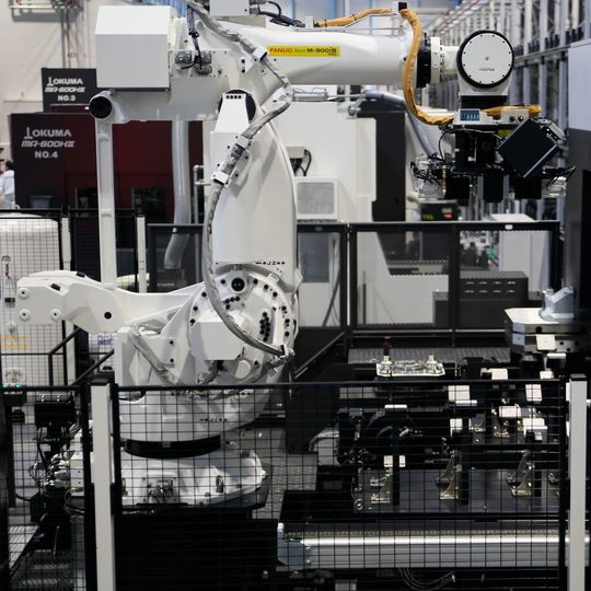 DS2 implementiert flexible Fertigungszellen und Fertigungssysteme für die unbemannte Produktion. DS2 implementiert flexible Fertigungszellen und Fertigungssysteme für die unbemannte Produktion.