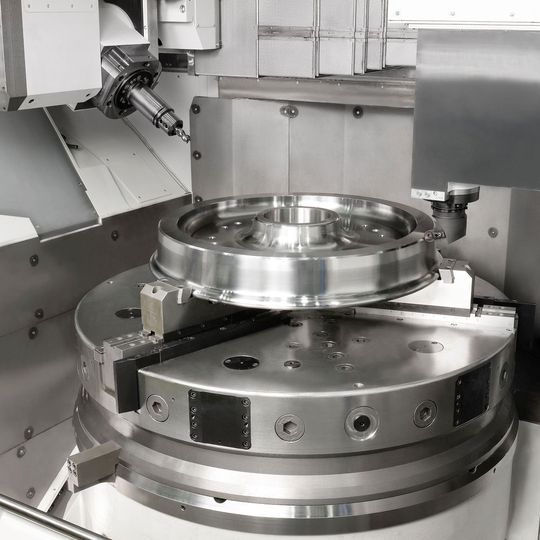 Beim Drehen von Passungen ist es möglich vor dem finalen Schnitt einen Messschnitt auszuführen, den gedrehten Durchmesser zu messen und nachfolgend das Werkzeug automatisch zu korrigieren. Beim Drehen von Passungen ist es möglich vor dem finalen Schnitt einen Messschnitt auszuführen, den gedrehten Durchmesser zu messen und nachfolgend das Werkzeug automatisch zu korrigieren.