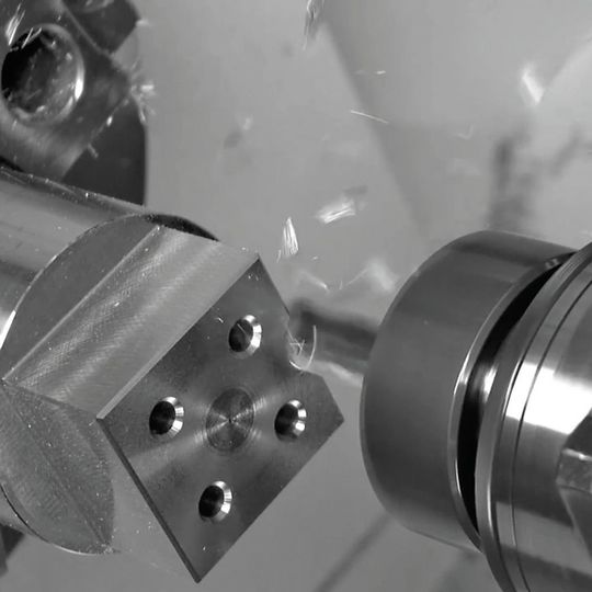 Sauter Feinmechanik ist Teil des Konsortiums zur Entwicklung einer einheitlichen Revolverschnittstelle für Drehmaschinen. Sauter Feinmechanik ist Teil des Konsortiums zur Entwicklung einer einheitlichen Revolverschnittstelle für Drehmaschinen.
