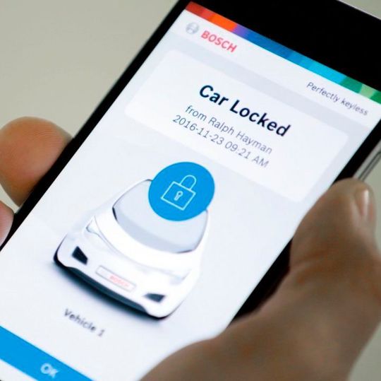 Bosch stellt das digitale Fahrzeug-Zugangssystem "perfectly keyless" für das Smartphone vor. Bosch stellt das digitale Fahrzeug-Zugangssystem "perfectly keyless" für das Smartphone vor.