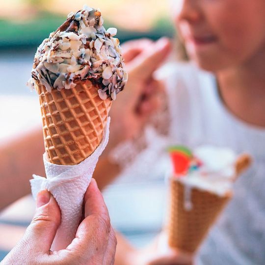 Nahrung dem Körper zuzuführen ist überlebenswichtig. Doch auch gesättigt kann es sich gut anfühlen etwas zu essen. Nahrung dem Körper zuzuführen ist überlebenswichtig. Doch auch gesättigt kann es sich gut anfühlen etwas zu essen.