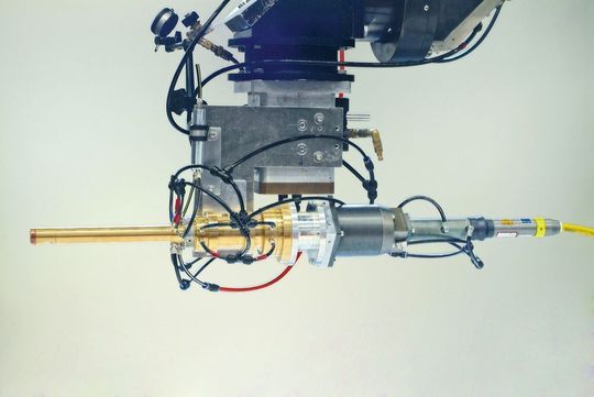 Der kompakte, schlanke Laserkopf lässt sich mit unterschiedlichen Laserquellen kombinieren. Der kompakte, schlanke Laserkopf lässt sich mit unterschiedlichen Laserquellen kombinieren.