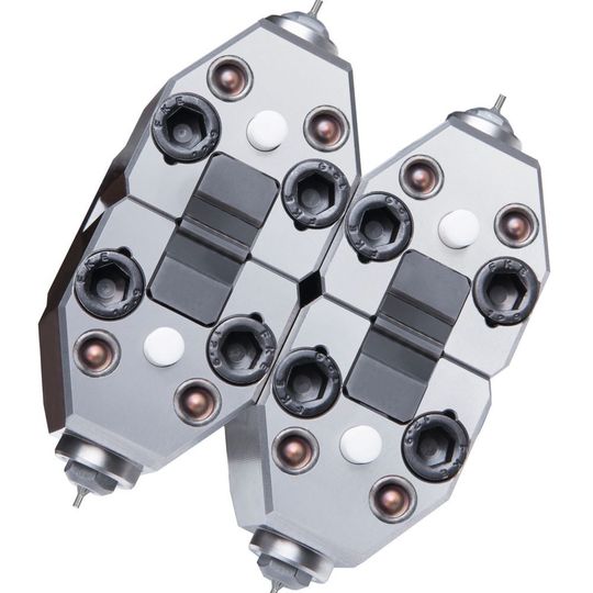 With its advanced capabilities, Edgeline lets users enjoy the benefits of a hot runner system with the original cylindrical valve gate – featuring defined pin opening and closing, cosmetic gate quality, resin savings, and above all high process reliability, even in applications requiring side injection. With its advanced capabilities, Edgeline lets users enjoy the benefits of a hot runner system with the original cylindrical valve gate – featuring defined pin opening and closing, cosmetic gate quality, resin savings, and above all high process reliability, even in applications requiring side injection.