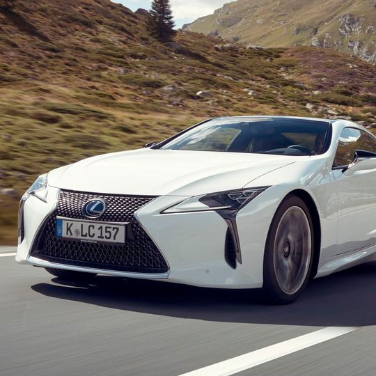 Mit dem LC 500h hat Lexus ein Modell mit großem Will-haben-Faktor neu ins Programm genommen. Mit dem LC 500h hat Lexus ein Modell mit großem Will-haben-Faktor neu ins Programm genommen.