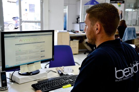 Die Servicemitarbeiter des Autohauses Bebion haben sowohl Zugriff auf die Bewertungen ihrer eigenen Servicekunden als auch auf die ihrer Kollegen. Die Servicemitarbeiter des Autohauses Bebion haben sowohl Zugriff auf die Bewertungen ihrer eigenen Servicekunden als auch auf die ihrer Kollegen.