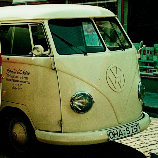 Der VW Bulli ist der Klassiker unter den Kleinbussen. Der VW Bulli ist der Klassiker unter den Kleinbussen.