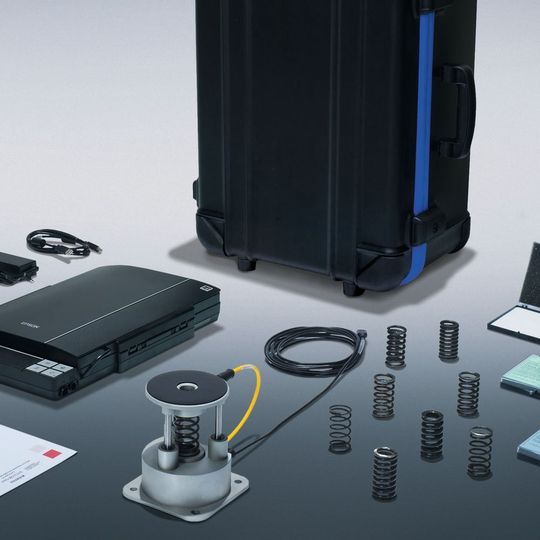 Das neue Kraft- und Druckmesssystem PROB-MS von Pilz dient dem Nachweis der Übereinstimmung der Sicherheitsanforderungen mit den geltenden Normen bei MRK, hier gemäß ISO/TS 15066. Das neue Kraft- und Druckmesssystem PROB-MS von Pilz dient dem Nachweis der Übereinstimmung der Sicherheitsanforderungen mit den geltenden Normen bei MRK, hier gemäß ISO/TS 15066.
