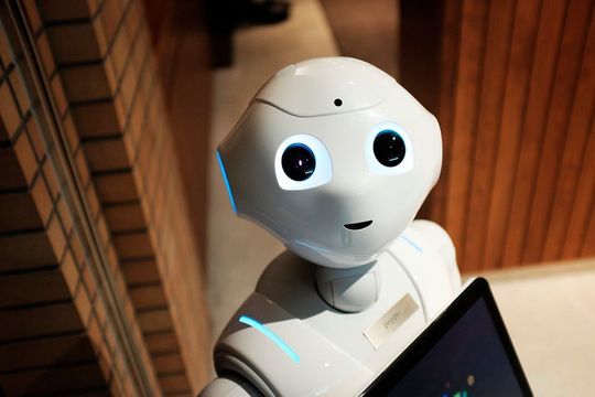 Kundenbetreuung durch einen Chatbot? Viele Verbraucher sind ihnen gegenüber mittlerweile positiv eingestellt. Kundenbetreuung durch einen Chatbot? Viele Verbraucher sind ihnen gegenüber mittlerweile positiv eingestellt.