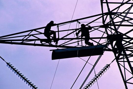 Störungen im Stromversorgungsnetz, die das IT-Equipment eines Unternehmens beeinträchtigen können, treten durchschnittlich mehr als einmal pro Monat auf. Störungen im Stromversorgungsnetz, die das IT-Equipment eines Unternehmens beeinträchtigen können, treten durchschnittlich mehr als einmal pro Monat auf.