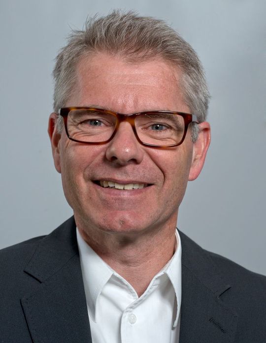 Volker Schlautmann, Leiter der Sparte Spanntechnik, erklärt: „Unser HDDS bietet eine Rundlaufgenauigkeit von ≤ 5 µm und erreicht eine absolute Aufweitung, die vier Mal größer ist als die der meisten hydraulischen Spannzeuge. Er kann daher auch Werkstücke mit Bohrungen bis zur Toleranzklasse IT10 aufnehmen.“