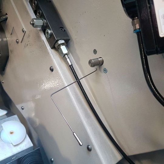 Schubert System Elektronik erweitert sein Werkzeugüberwachungssystem BK Mikro um neue Tastnadeln: Gebogene Tastnadeln, wie hier im Bild, eignen sich für den Einsatz in beengten Platzverhältnissen. Schubert System Elektronik erweitert sein Werkzeugüberwachungssystem BK Mikro um neue Tastnadeln: Gebogene Tastnadeln, wie hier im Bild, eignen sich für den Einsatz in beengten Platzverhältnissen.