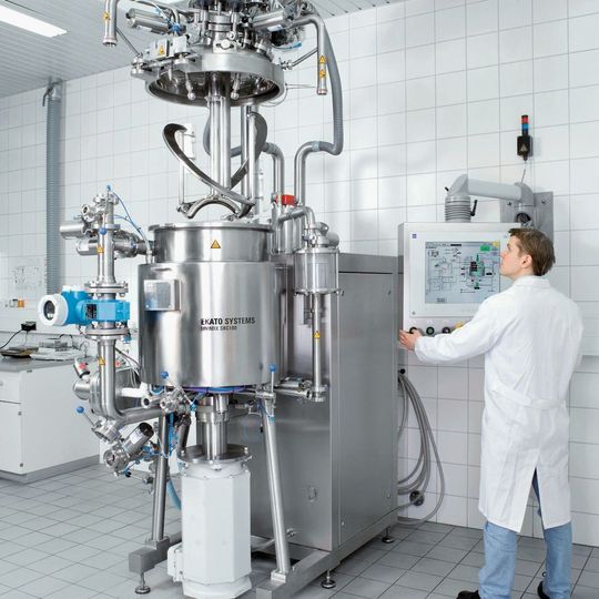Alle Prozessschritte erfolgen im geschlossenen Behälter und werden durch den Bediener vom HMI-Bedienpanel kontrolliert. Alle Prozessschritte erfolgen im geschlossenen Behälter und werden durch den Bediener vom HMI-Bedienpanel kontrolliert.