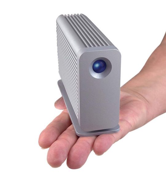 LaCie bietet die Little Big Disk jetzt mit einem Terabyte Kapazität an. LaCie bietet die Little Big Disk jetzt mit einem Terabyte Kapazität an.
