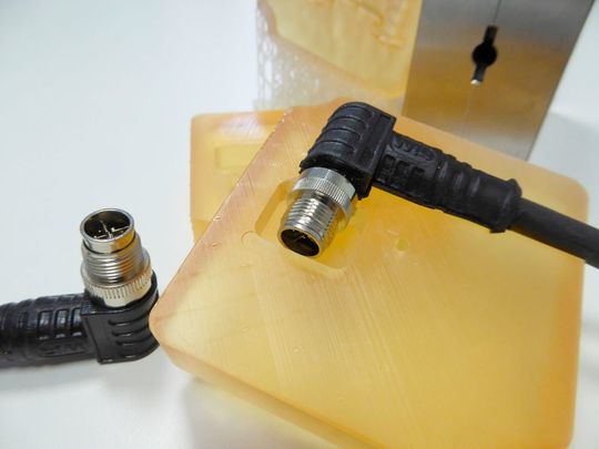 Prototyp M12 Stecker, x-kodiert, gewinkelt, Schleppkettenkabel Durchmesser 9,0 mm Prototyp M12 Stecker, x-kodiert, gewinkelt, Schleppkettenkabel Durchmesser 9,0 mm