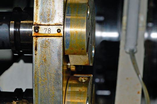 Zubora 65 H Ultra in der Testphase: Das WKZ-Magazin WFL M30 weist nach sechs Monaten Einsatzzeit lediglich einen dünnflüssigen Ölfilm auf, der leicht abzureinigen ist. Zubora 65 H Ultra in der Testphase: Das WKZ-Magazin WFL M30 weist nach sechs Monaten Einsatzzeit lediglich einen dünnflüssigen Ölfilm auf, der leicht abzureinigen ist.