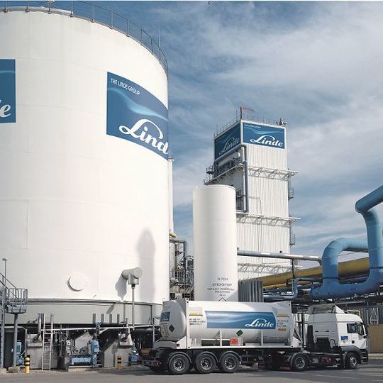 The Leuna Chemical Complex is Linde’s largest gases production hub in Europe. The Leuna Chemical Complex is Linde’s largest gases production hub in Europe.