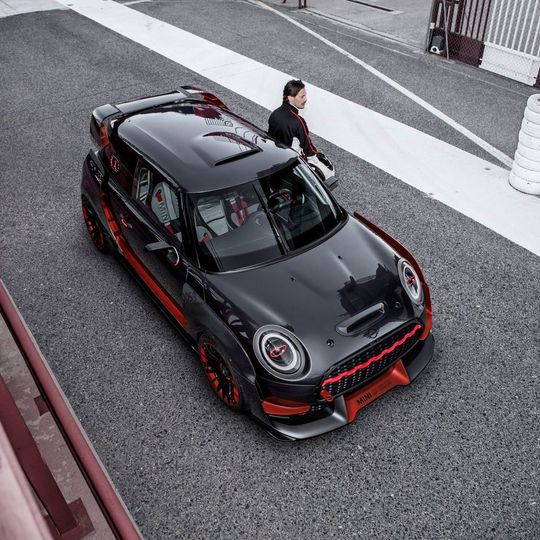 Mini zeigt auf der IAA das "JCW GP Concept". Mini zeigt auf der IAA das "JCW GP Concept".