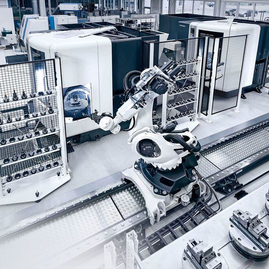Im neuen Vertico-Design: Mit optimal aufeinander abgestimmten Automationslösungen aus einer Hand erfüllt DMG Mori die branchenübergreifenden Anforderungen an eine wirtschaftliche und prozesssichere Fertigung. Im neuen Vertico-Design: Mit optimal aufeinander abgestimmten Automationslösungen aus einer Hand erfüllt DMG Mori die branchenübergreifenden Anforderungen an eine wirtschaftliche und prozesssichere Fertigung.