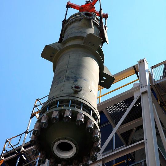 Installation of a shell and tube heat exchanger. Installation of a shell and tube heat exchanger.