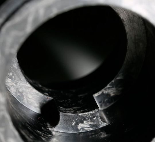 Die weltweit erste Vollcarbon-Motorspindel wurde von Carbon-Drive entwickelt und ist ein Highlight auf der EMO 2017 in Halle 25 am Stand B76. Die weltweit erste Vollcarbon-Motorspindel wurde von Carbon-Drive entwickelt und ist ein Highlight auf der EMO 2017 in Halle 25 am Stand B76.