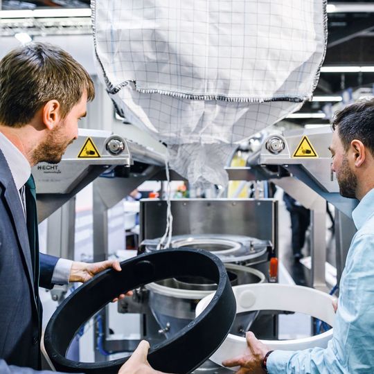 Powtech ist more than purely a technology fair. Here, work, discussion and technical exchange among engineers open new valuable contacts. Powtech ist more than purely a technology fair. Here, work, discussion and technical exchange among engineers open new valuable contacts.