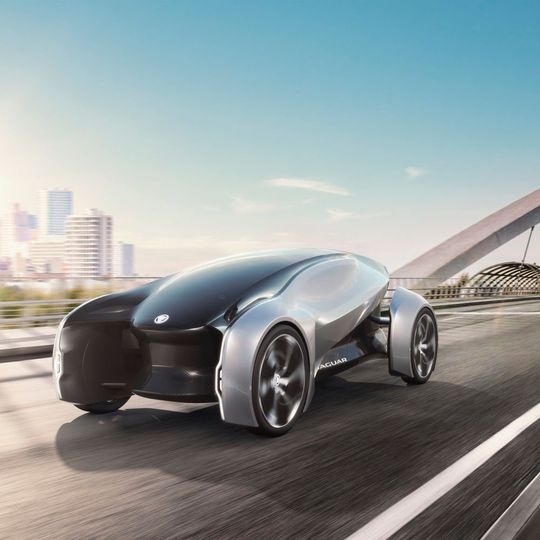 Mit dem Future Type präsentiert Jaguar seine Vision der Mobilität für das Jahr 2040. Mit dem Future Type präsentiert Jaguar seine Vision der Mobilität für das Jahr 2040.