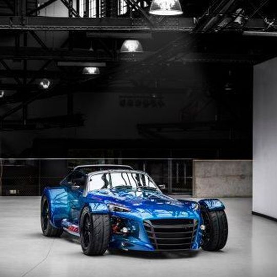 Auf 15 Exemplare begrenzt Donkervoort die Bare Naked Carbon Edition des GTO-RS. Auf 15 Exemplare begrenzt Donkervoort die Bare Naked Carbon Edition des GTO-RS.