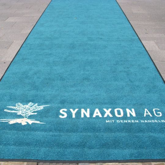 Synaxon rollt Emendo-Partner den – nein, nicht den roten – Teppich aus. Synaxon rollt Emendo-Partner den – nein, nicht den roten – Teppich aus.
