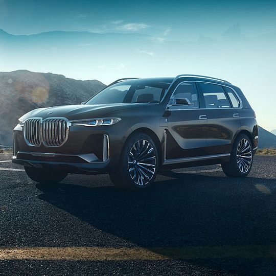 Auf der IAA zeigt BMW eine Studie des neuen X7, der 2018 auf den Markt kommen soll. Auf der IAA zeigt BMW eine Studie des neuen X7, der 2018 auf den Markt kommen soll.