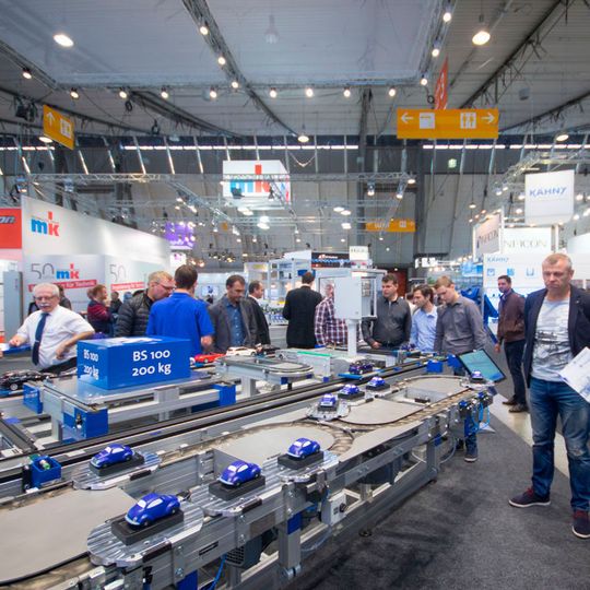 Über Tablet gesteuerter Bandumlauf am Schnaithmann-Stand auf der Motek. Über Tablet gesteuerter Bandumlauf am Schnaithmann-Stand auf der Motek.