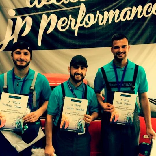 Philipp, Onur und Burak haben sich als Sieger des „Race“ für das Finale auf der IAA qualifiziert. Philipp, Onur und Burak haben sich als Sieger des „Race“ für das Finale auf der IAA qualifiziert.