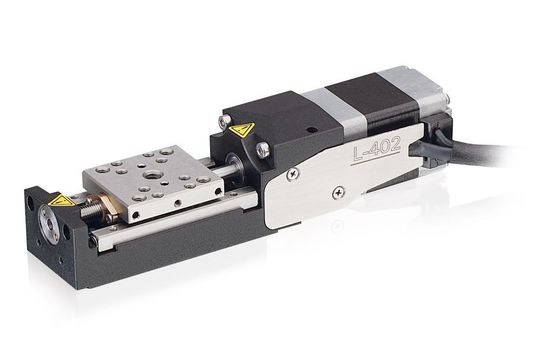 Miniatur-Lineartisch für Mikromontage und Probenmanipulation: Der nur 22,5 mm schmale L-402 verfährt bis zu 1 kg schwere Lasten gleichmäßig und genau. Miniatur-Lineartisch für Mikromontage und Probenmanipulation: Der nur 22,5 mm schmale L-402 verfährt bis zu 1 kg schwere Lasten gleichmäßig und genau.