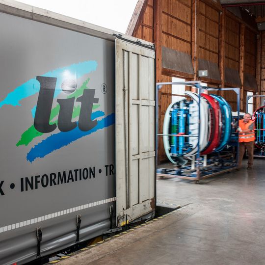 L.I.T. übernimmt die Veredelung von Stoßfängern für zwei Automobilzulieferer. L.I.T. übernimmt die Veredelung von Stoßfängern für zwei Automobilzulieferer.