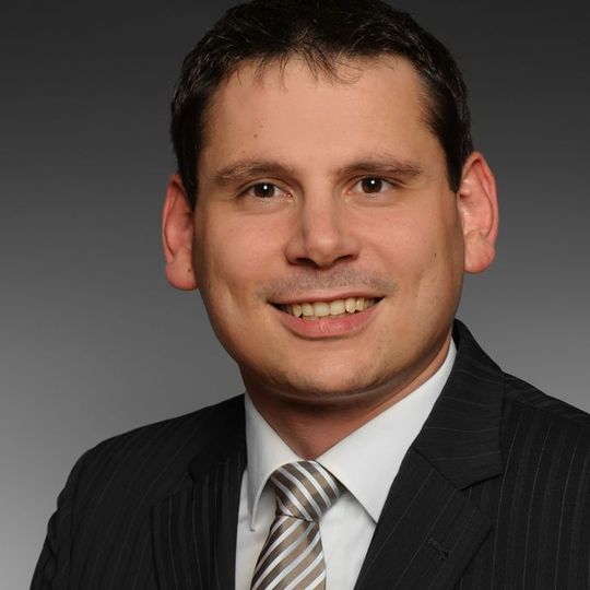 Matthias Rosch ist bei B&R seit 10 Jahren im Kompetenzzentrum Prozess- und Anlagenautomatisierung in Bad Homburg tätig. Matthias Rosch ist bei B&R seit 10 Jahren im Kompetenzzentrum Prozess- und Anlagenautomatisierung in Bad Homburg tätig.