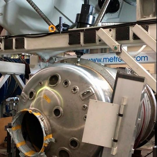 Metrom gewährt auf der EMO Hannover 2017 einen Blick in die Zukunft der mobilen 5-Achs-Parallelkinematik und erläutert, wie aus Ideen Lösungen für die smarte Produktion werden können. Metrom gewährt auf der EMO Hannover 2017 einen Blick in die Zukunft der mobilen 5-Achs-Parallelkinematik und erläutert, wie aus Ideen Lösungen für die smarte Produktion werden können.