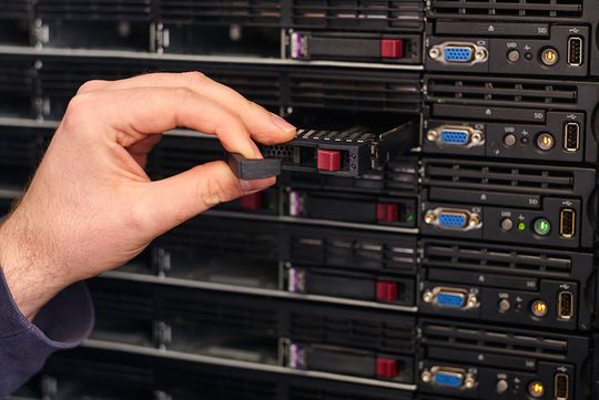 Auf Wunsch legen Windcloud-Mitarbeiter Hand an, um individuelle Konfigurationen zu ermöglichen. Auf Wunsch legen Windcloud-Mitarbeiter Hand an, um individuelle Konfigurationen zu ermöglichen.