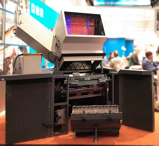 Ein Fakuma-Blickfang von Getecha ist diese schallgedämmte Zentralmühle des Typs RS 45090, wie es heißt. Sie erreiche einen maximalen Durchsatz von 900 kg/h. Halle 3, Stand 3210. Ein Fakuma-Blickfang von Getecha ist diese schallgedämmte Zentralmühle des Typs RS 45090, wie es heißt. Sie erreiche einen maximalen Durchsatz von 900 kg/h. Halle 3, Stand 3210.