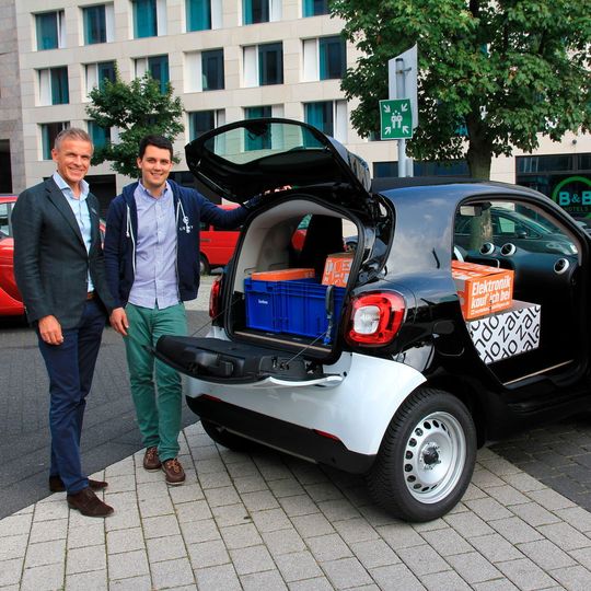 Der neue „Cargo smart“ ist klein und wendig, bietet aber trotzdem Platz für 30 Pakete. Eine E-Variante ist in Vorbereitung. Der neue „Cargo smart“ ist klein und wendig, bietet aber trotzdem Platz für 30 Pakete. Eine E-Variante ist in Vorbereitung.